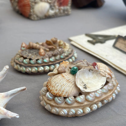 Antique Shell Encrusted Decorated Art | The Urban Vintage Affair