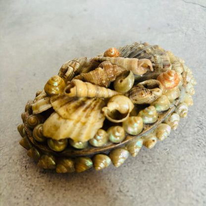 Antique Shell Encrusted Decorated Art | The Urban Vintage Affair