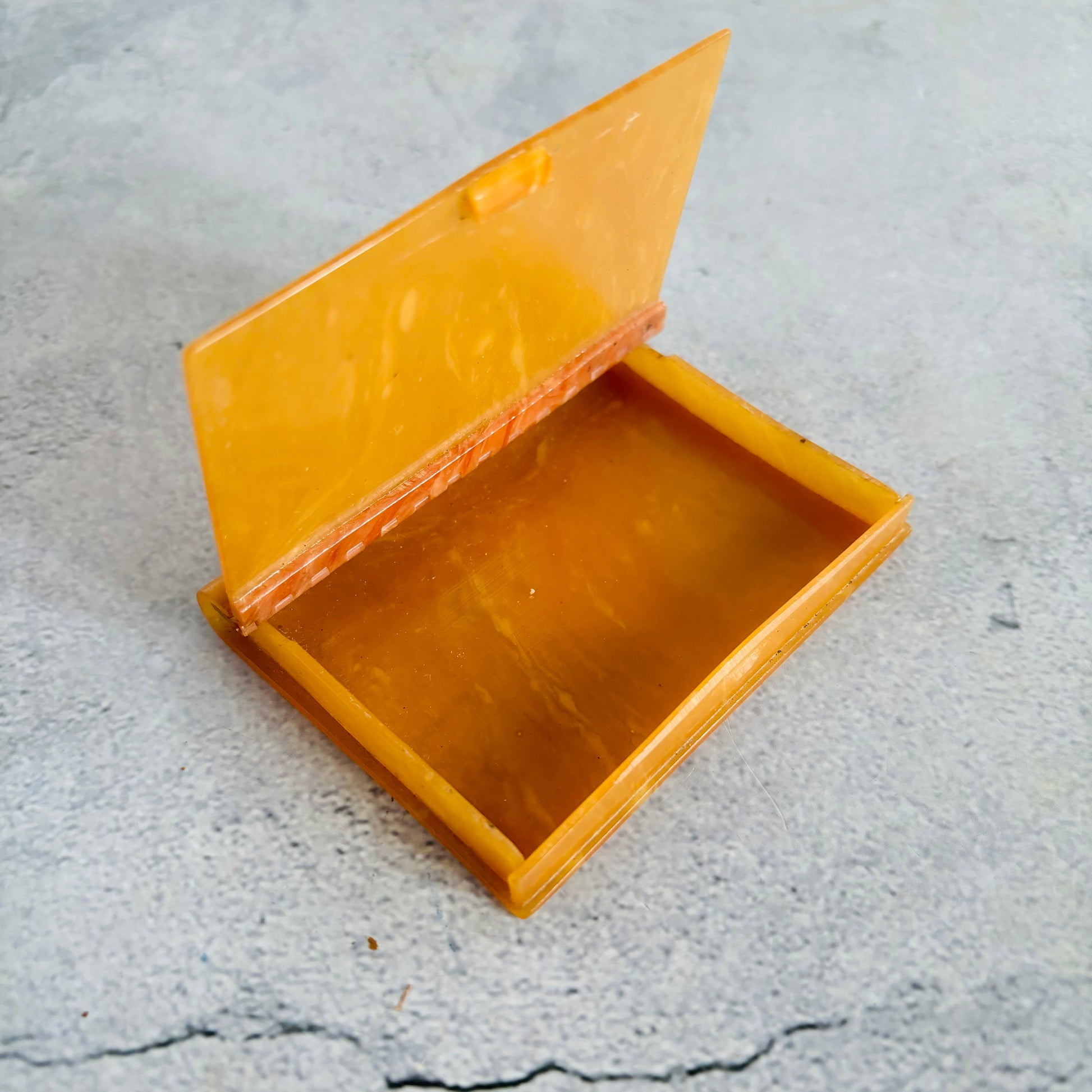 Art Deco Amber Blonde Bakelite Card Holder | The Urban Vintage Affair