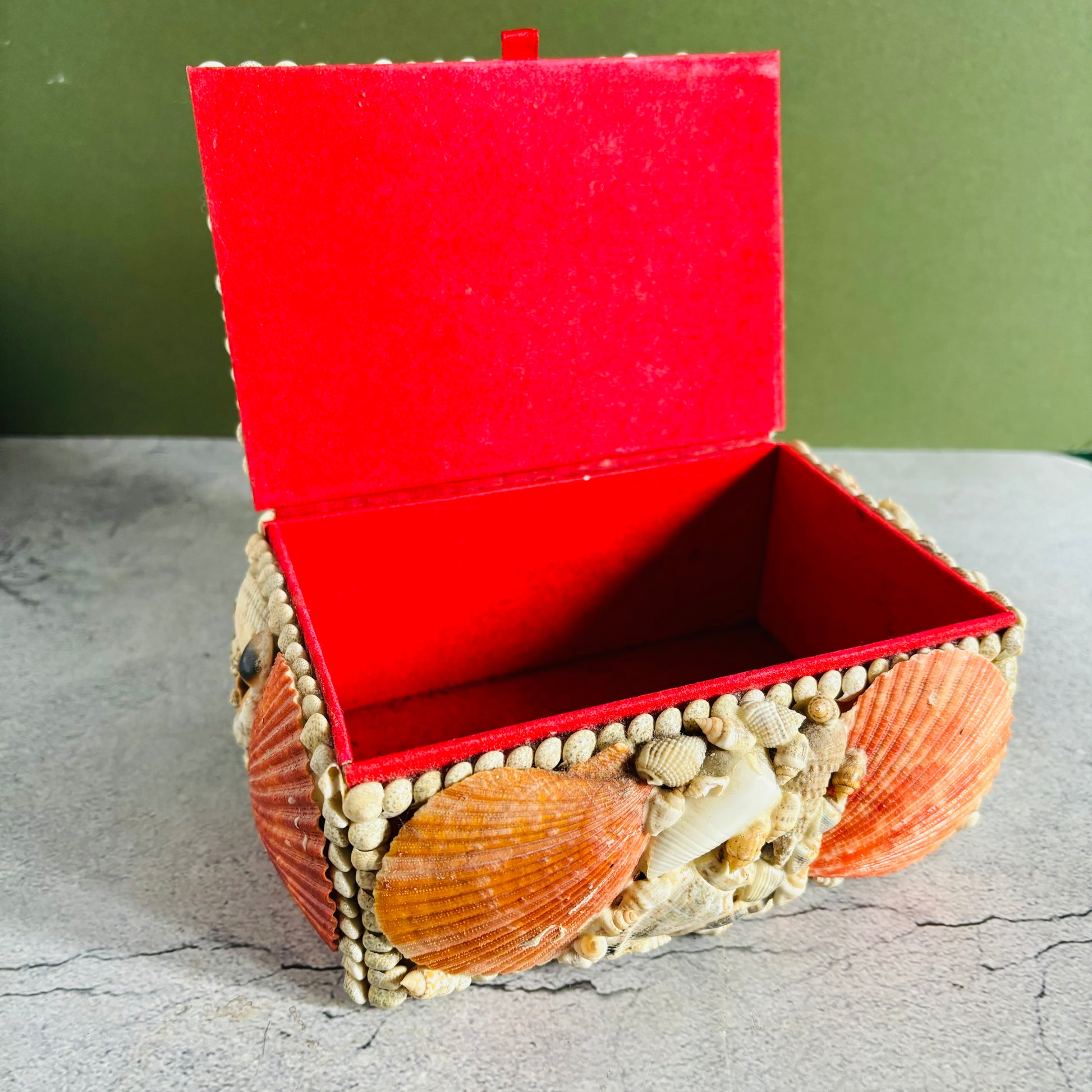 Vintage French Seashell Encrusted Jewellery Box | The Urban Vintage Affair