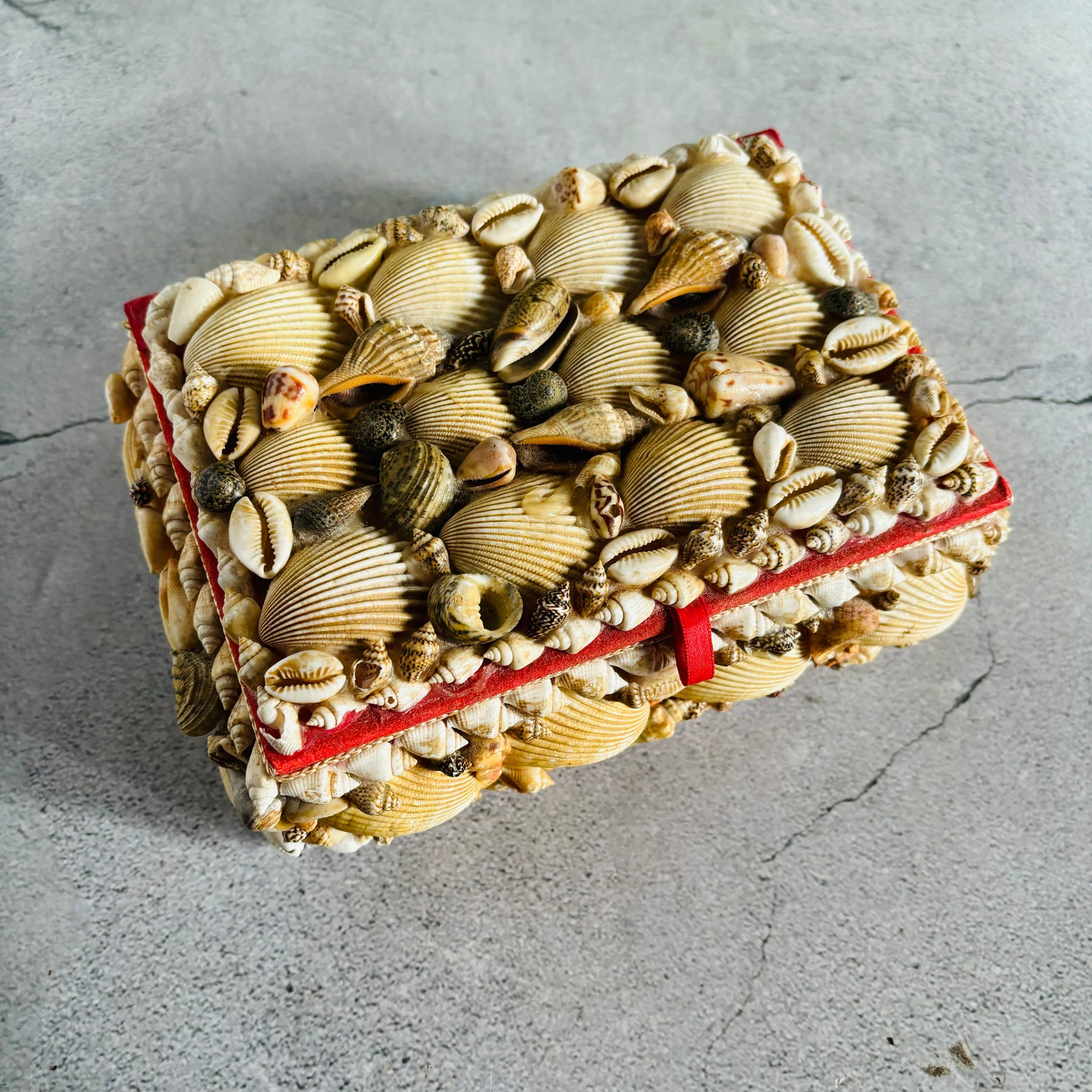 Vintage French Seashell Encrusted Jewellery Box | The Urban Vintage Affair