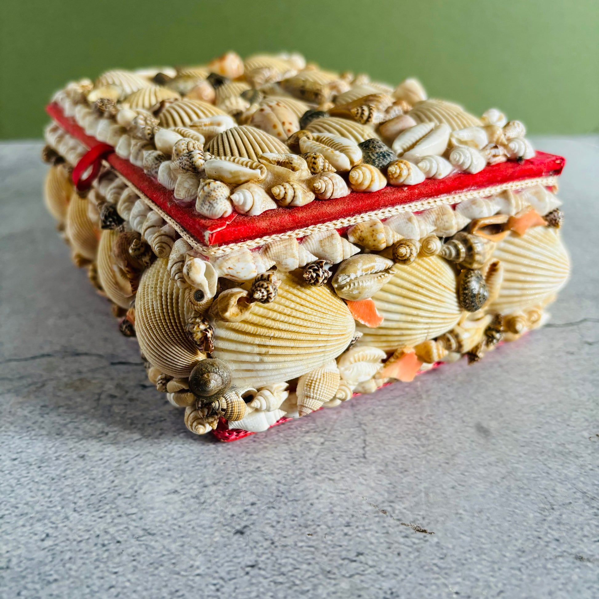 Vintage French Seashell Encrusted Jewellery Box | The Urban Vintage Affair