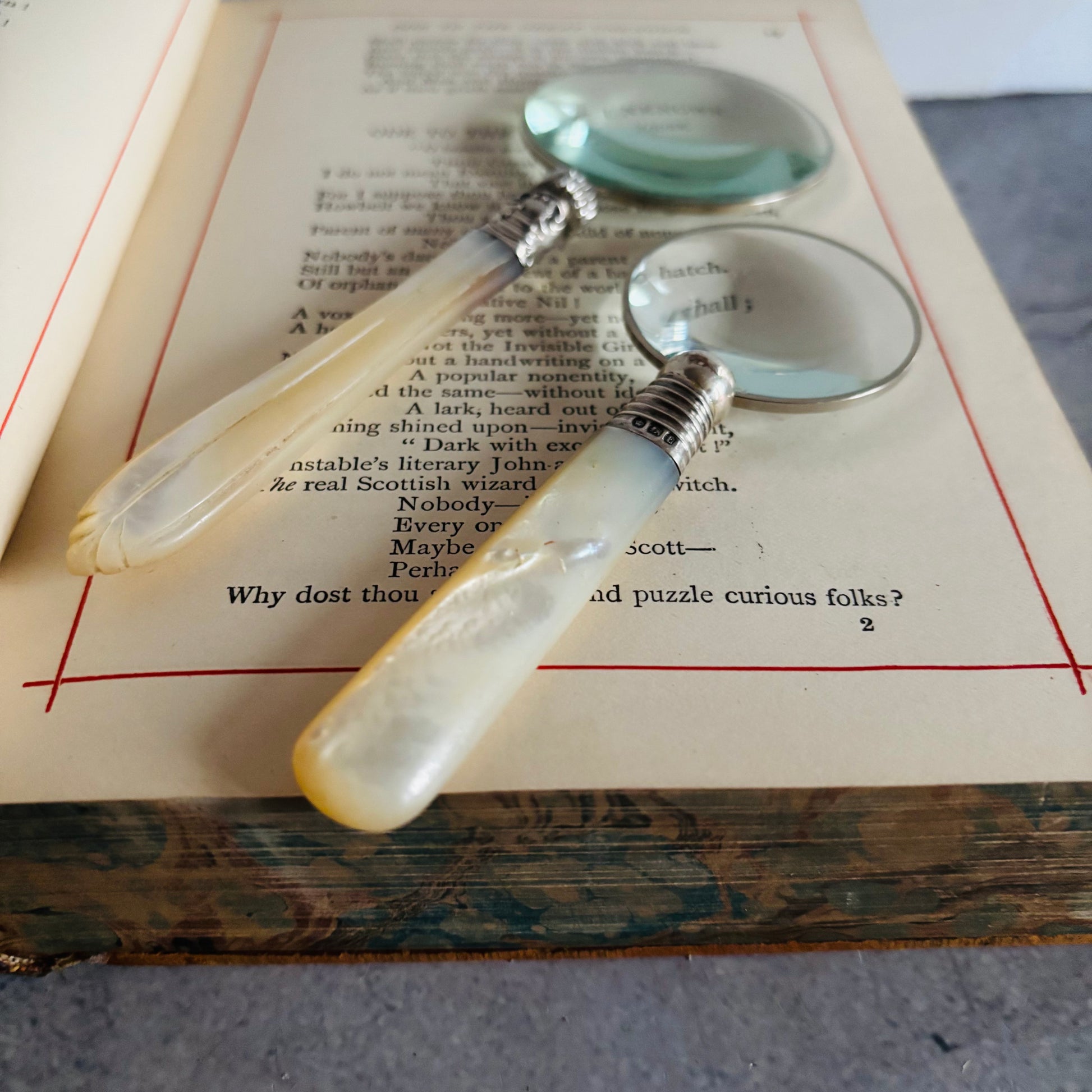 Magnifying Glass with Antique With Mother of Pearl Handle