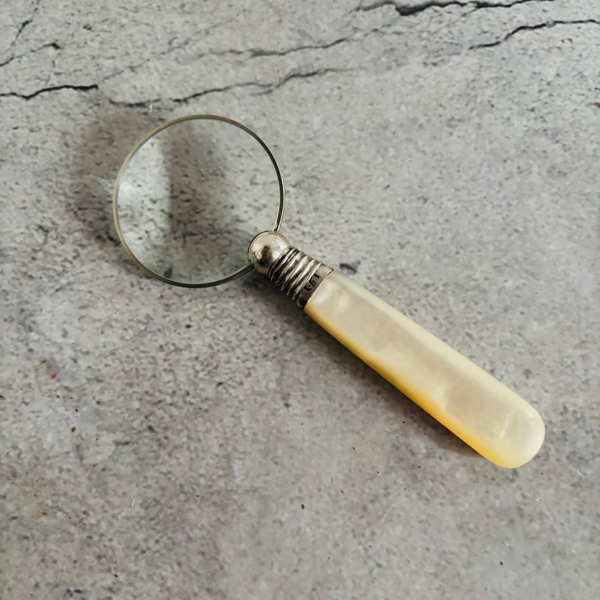 Magnifying Glass with Antique With Mother of Pearl Handle