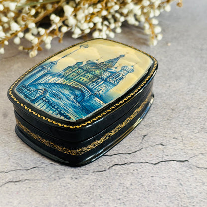 Vintage Paper Mache Lacquer Russian Box Signed Fedoskino