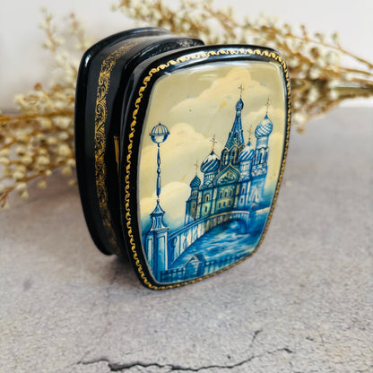 Vintage Paper Mache Lacquer Russian Box Signed Fedoskino