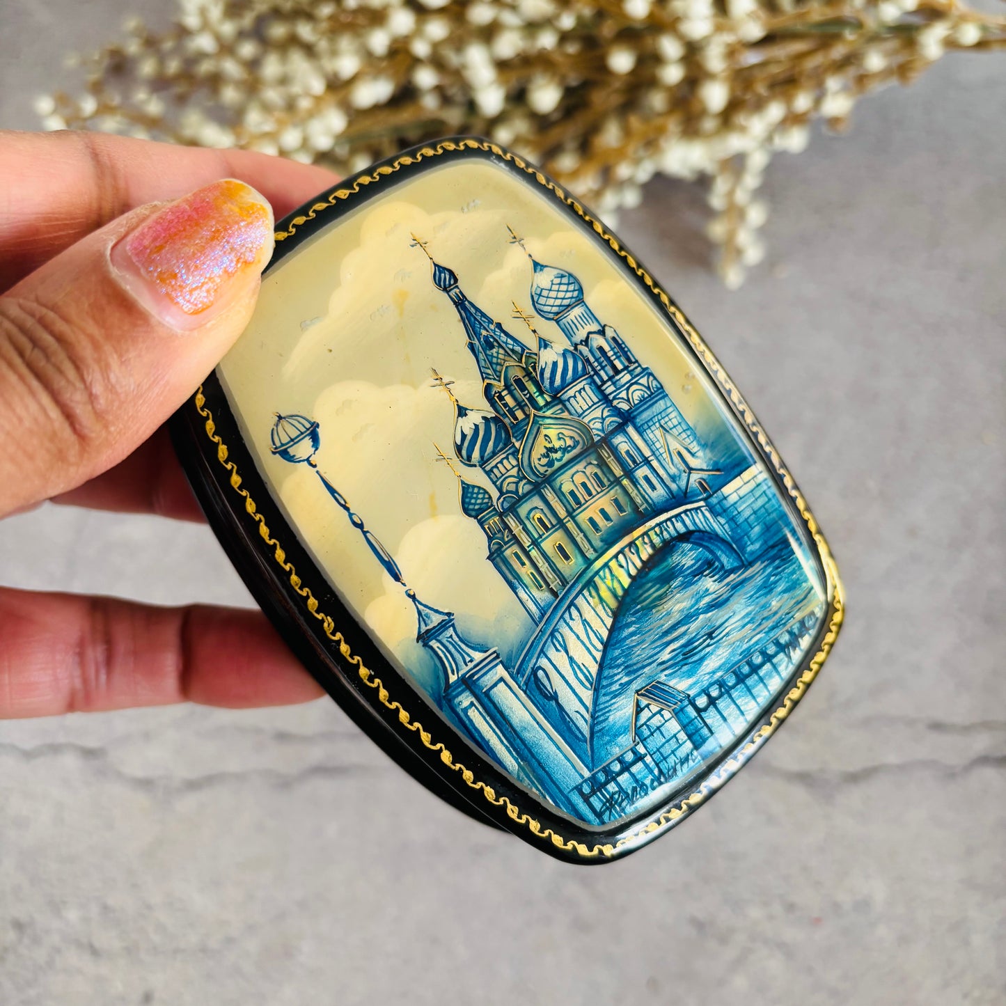 Vintage Paper Mache Lacquer Russian Box Signed Fedoskino