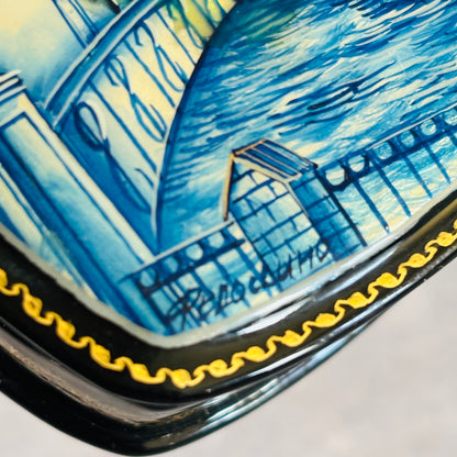 Vintage Paper Mache Lacquer Russian Box Signed Fedoskino