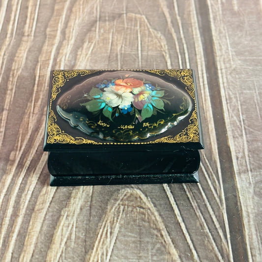 Vintage Paper Mache Lacquer Signed Small Russian Box Signed