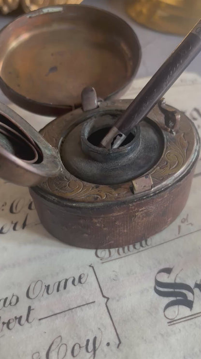 The Mixologist Verity - Large Oval Leather Covered Traveling Inkwell