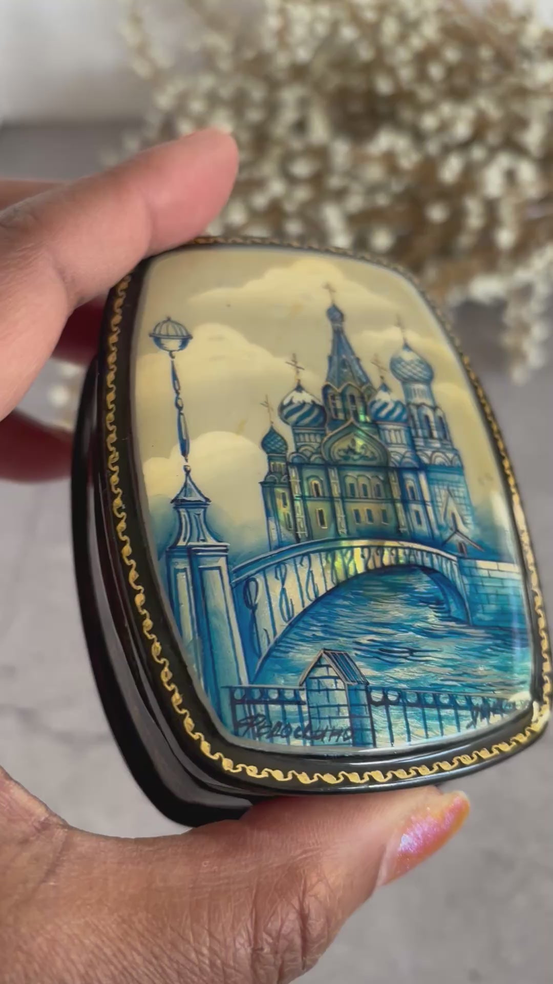 Vintage Paper Mache Lacquer Russian Box Signed Fedoskino