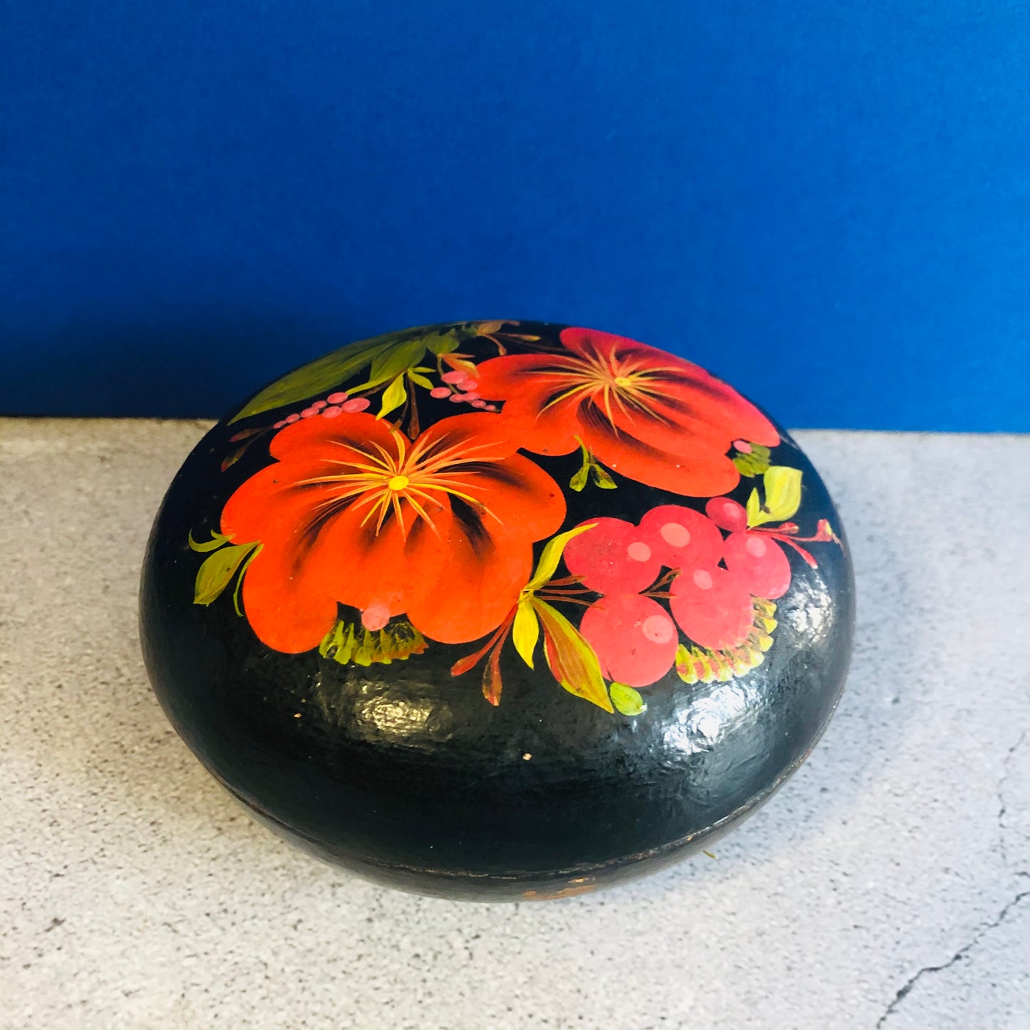 Vintage Paper Mache Lacquer Hand Painted Russian Round Box