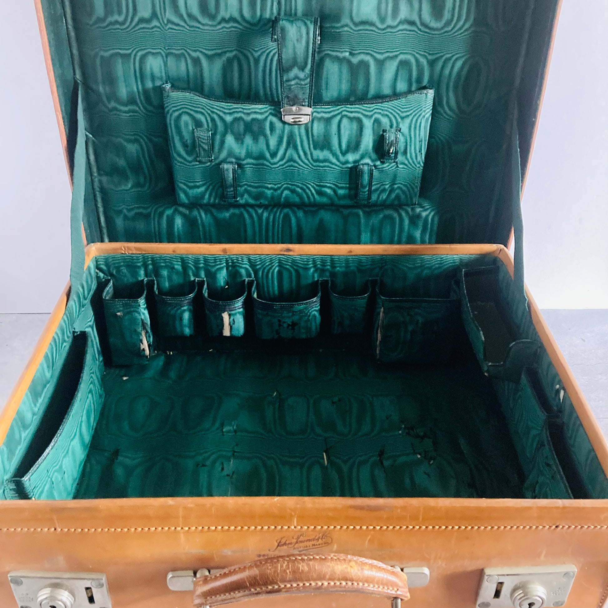 Smart Classic Antique  Leather Travel Grooming Suitcase John Pound & Co