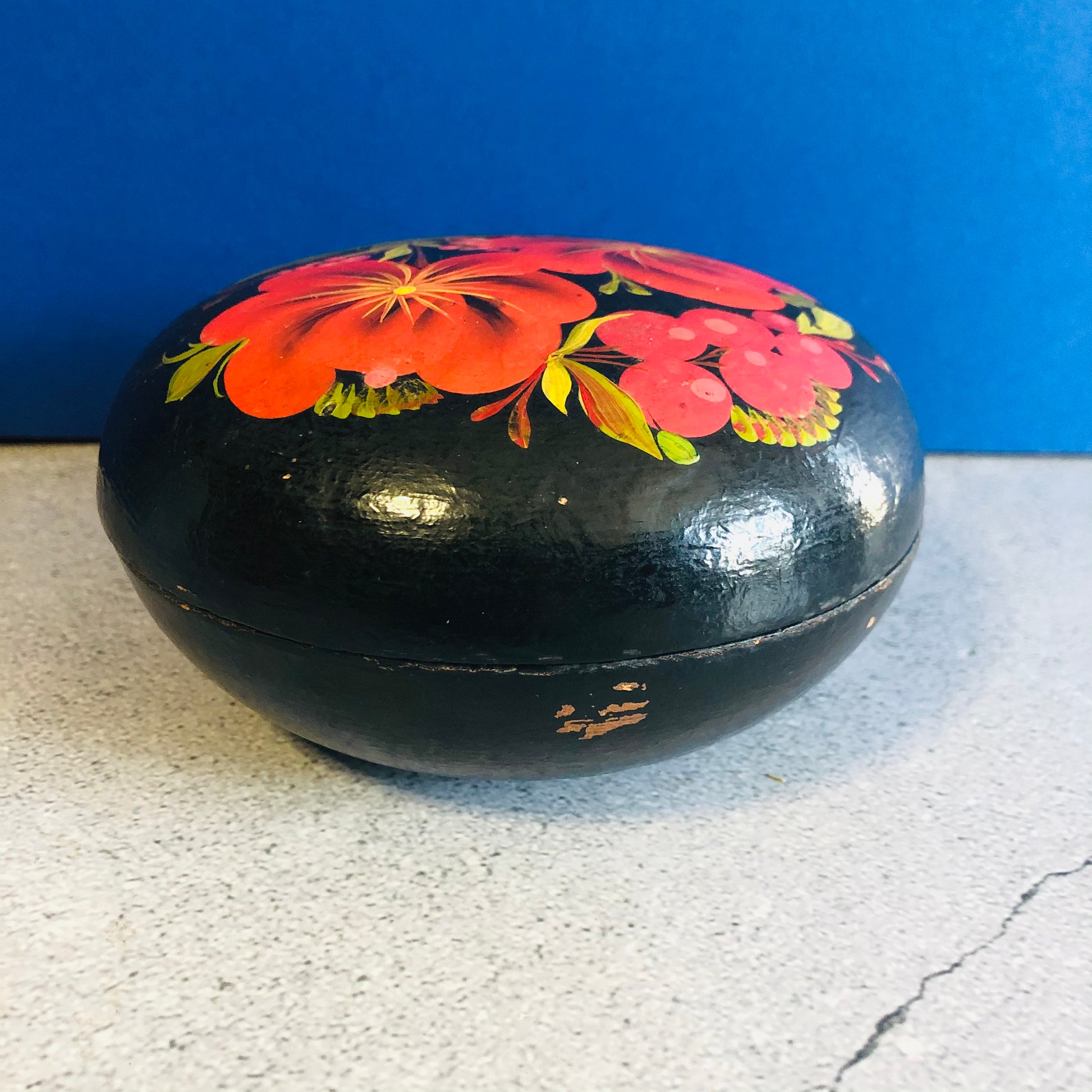 Vintage Paper Mache Lacquer Hand Painted Russian Round Box