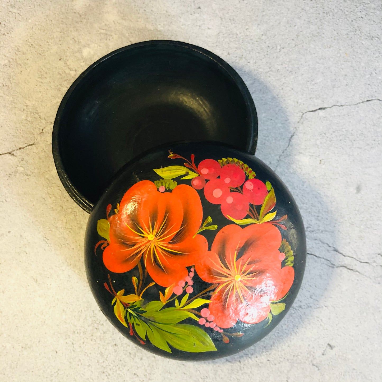 Vintage Paper Mache Lacquer Hand Painted Russian Round Box