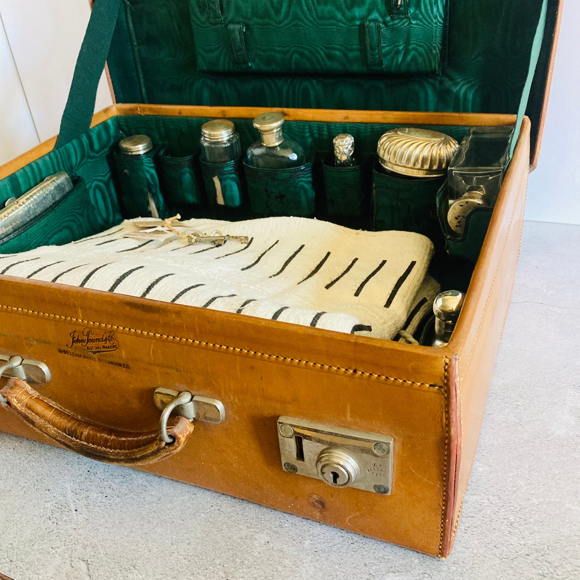Smart Classic Antique  Leather Travel Grooming Suitcase John Pound & Co