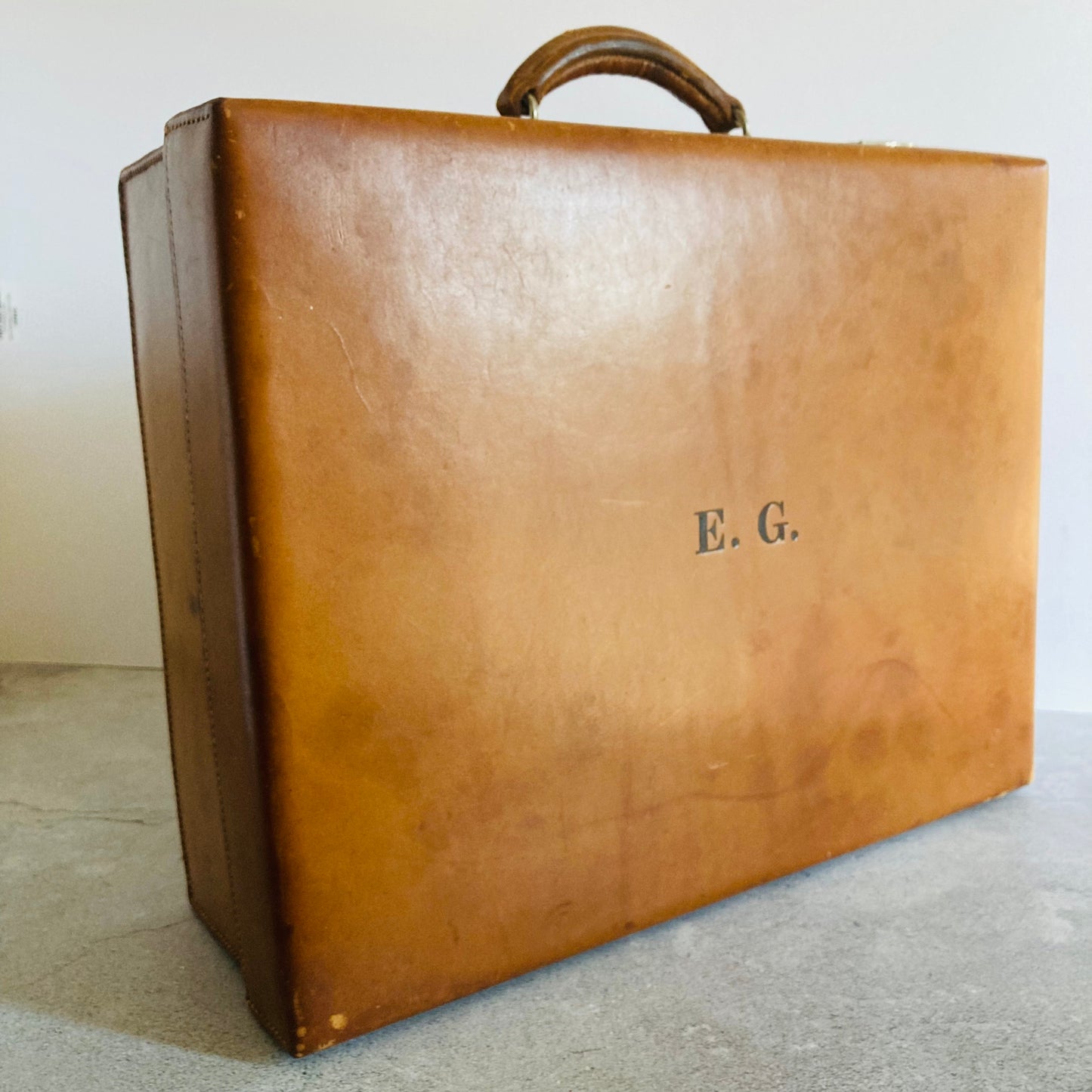 Smart Classic Antique  Leather Travel Grooming Suitcase John Pound & Co