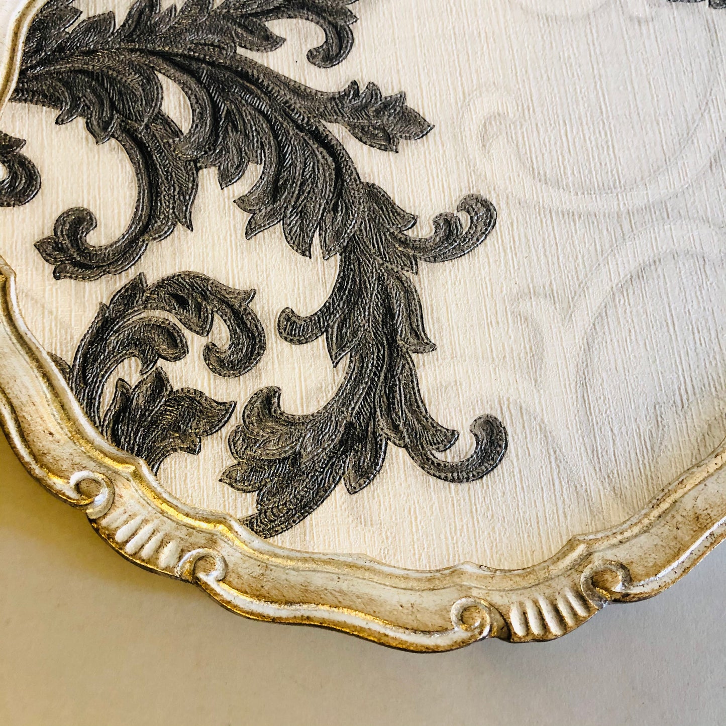 The Tattooist Susan - Silver & White Scroll Leaf Florentine Tray