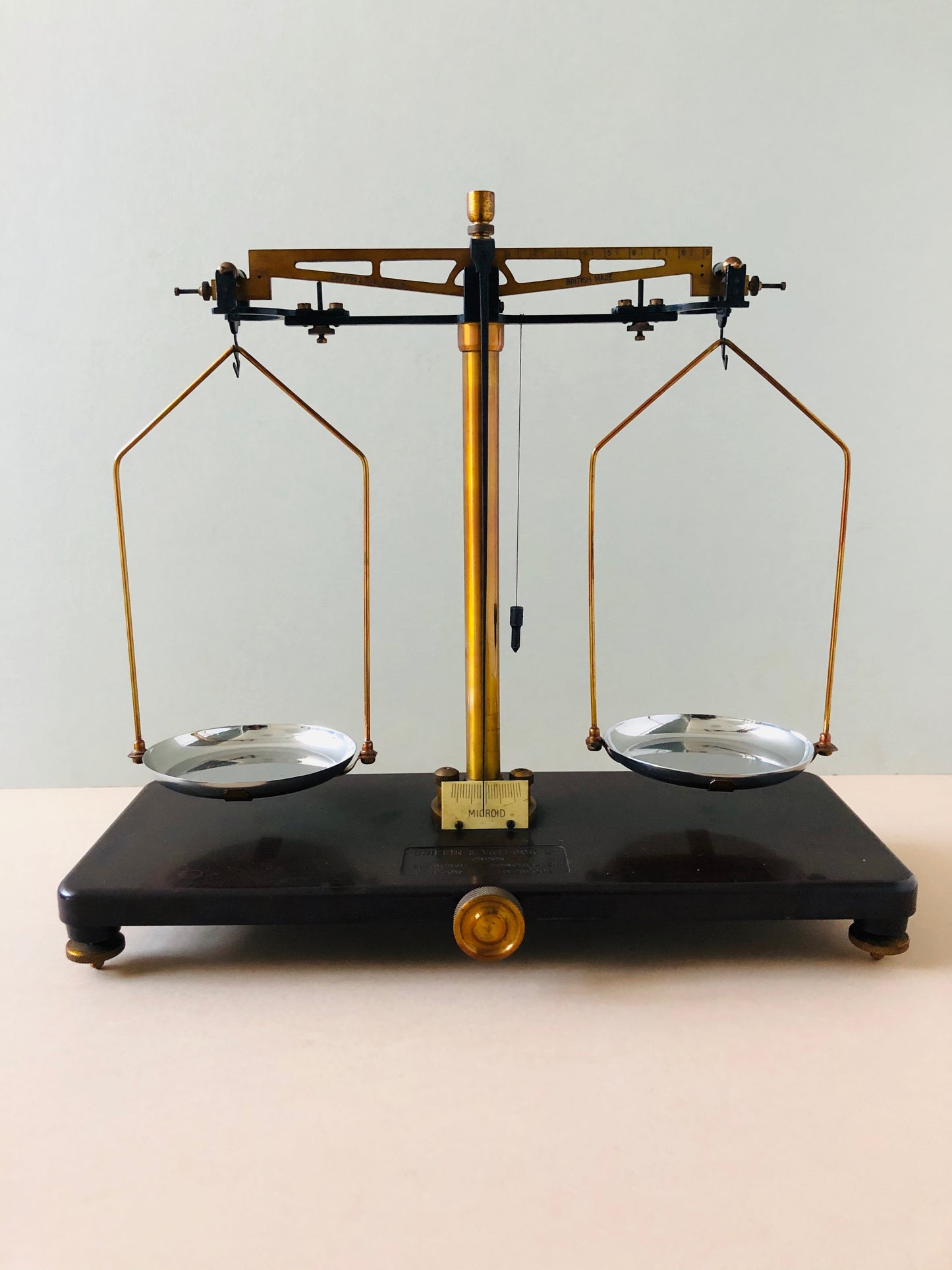 The Director Lee - Laboratory Scales