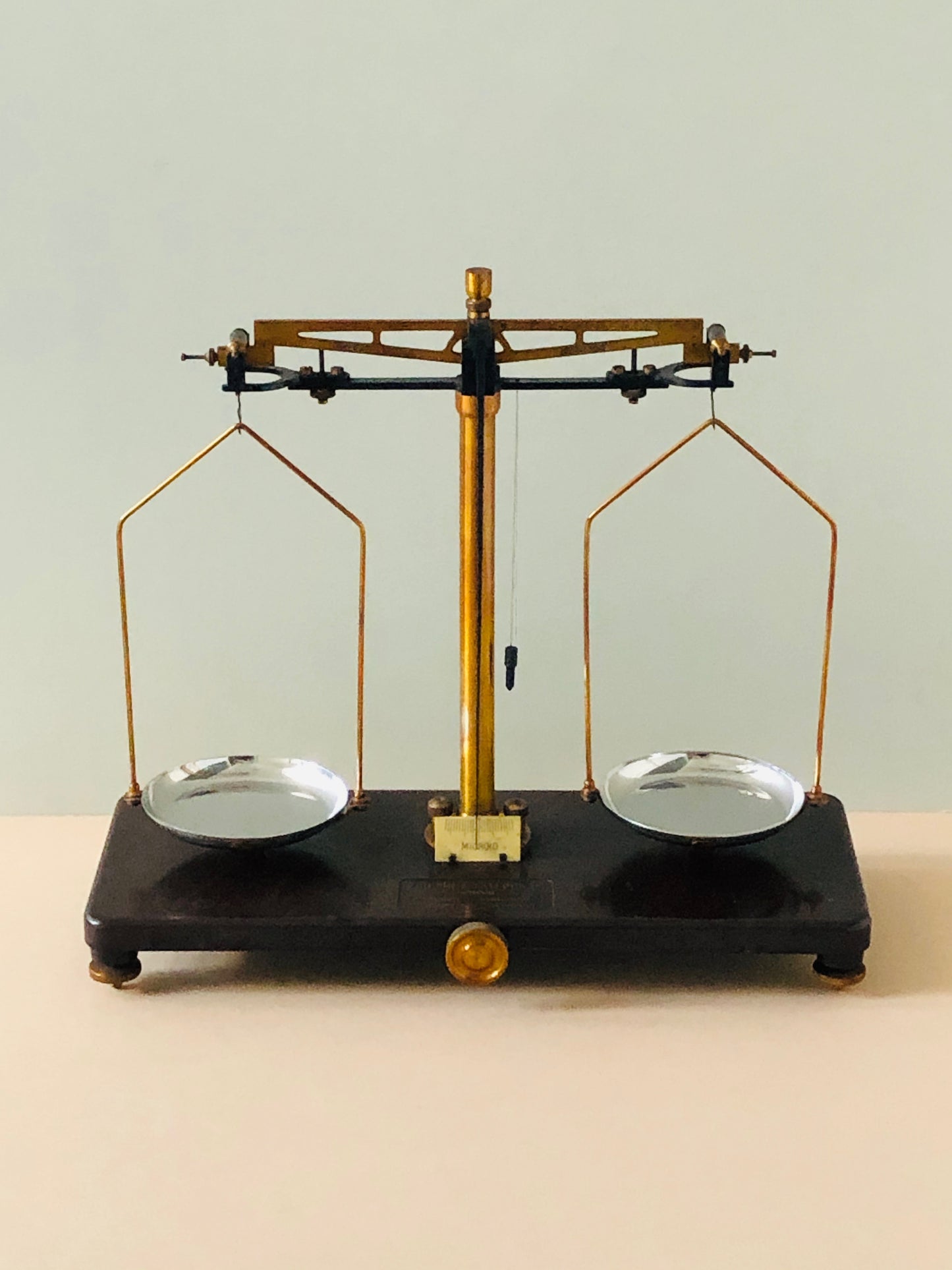 The Director Lee - Laboratory Scales