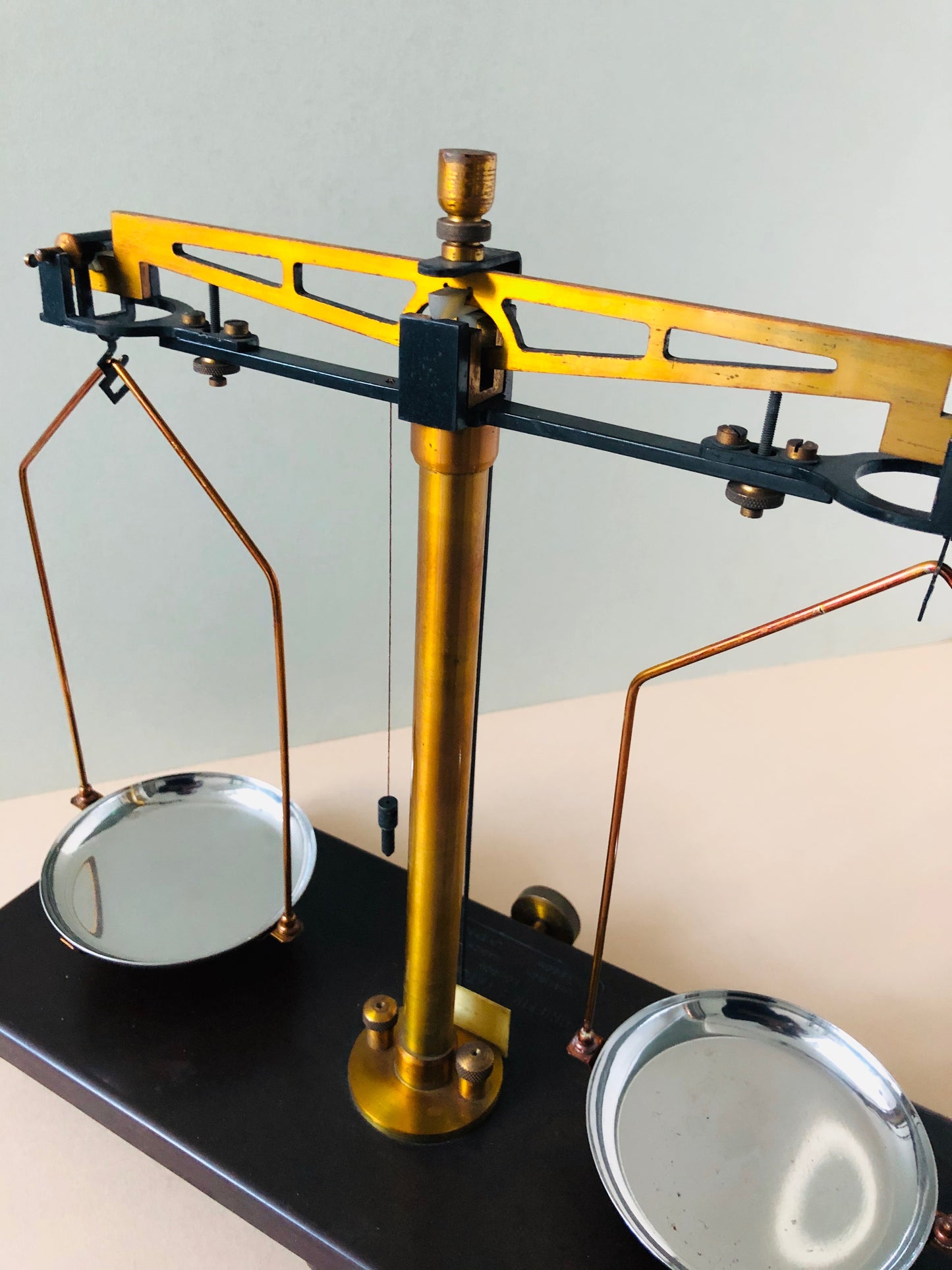 The Director Lee - Laboratory Scales