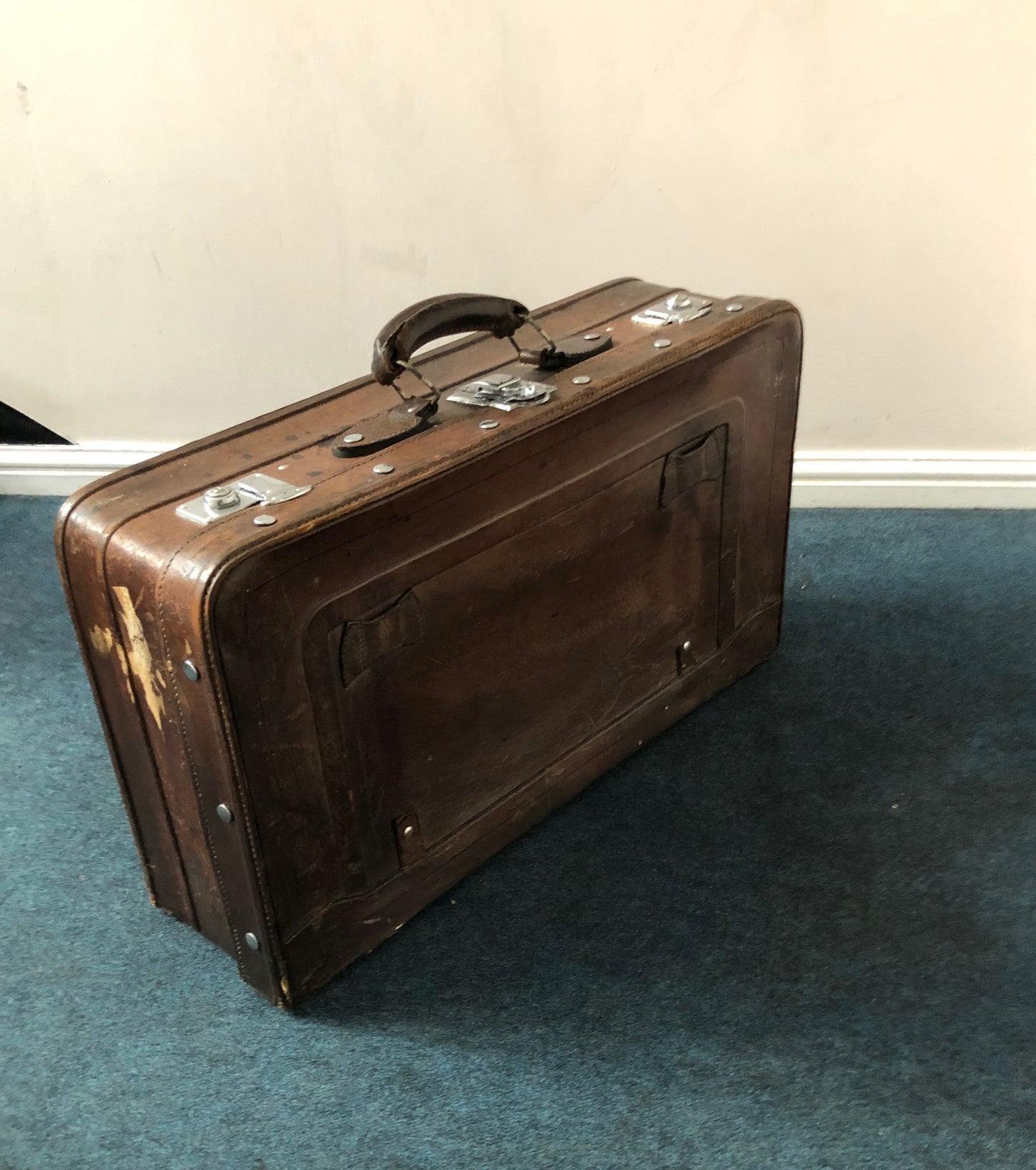 The Goth Taylor - Classic Vintage Leather Suitcase For Wedding