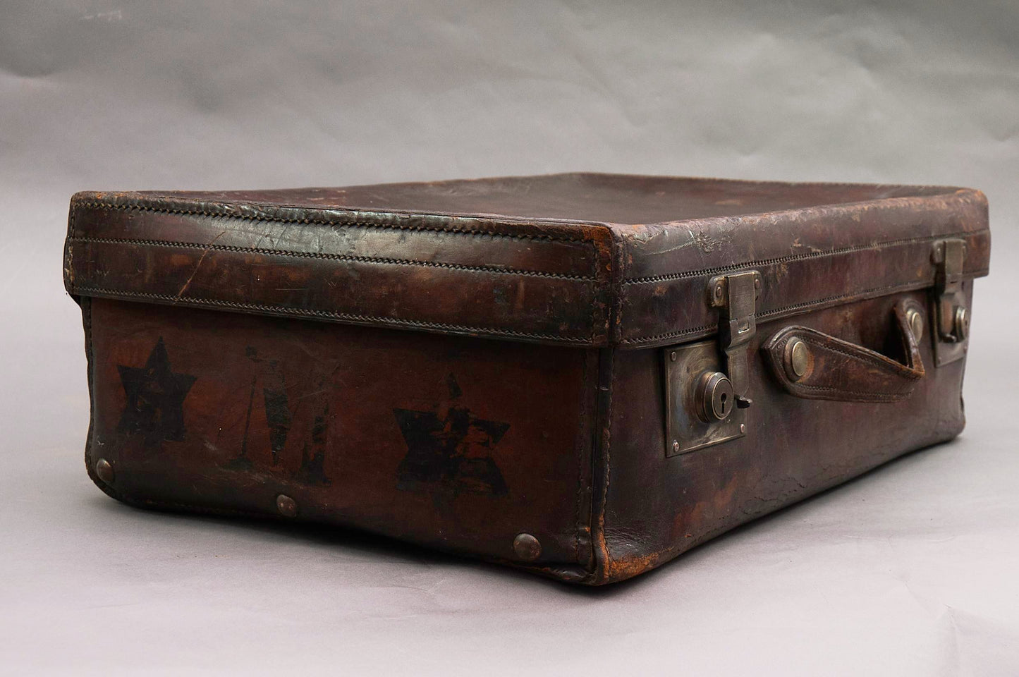 The Goth Cameron - Large Distressed Vintage Leather Storage Suitcase