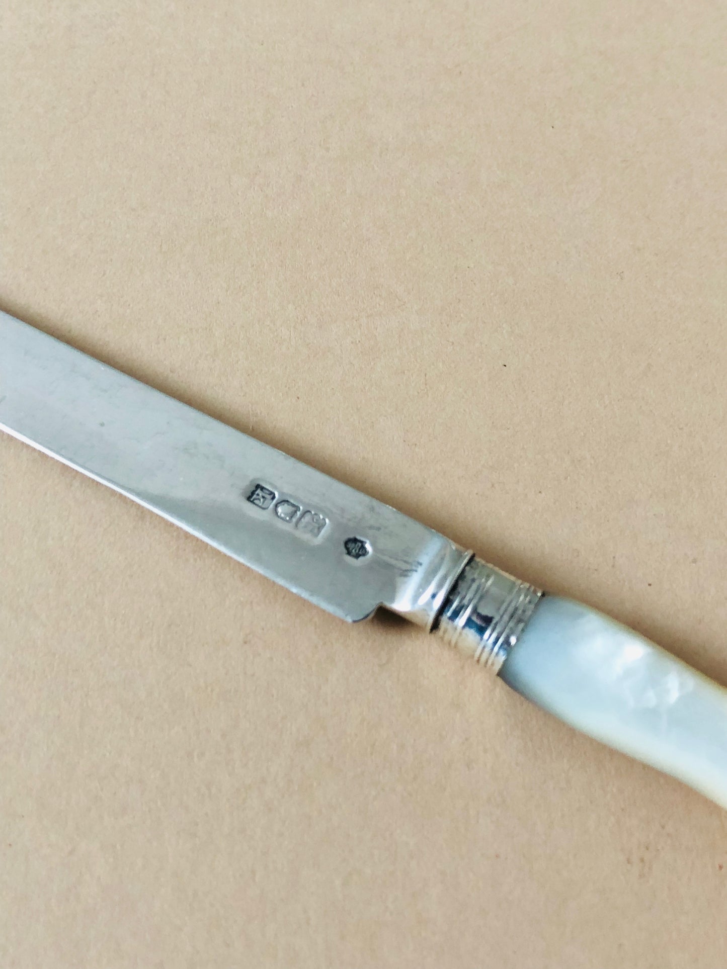 The Headhunter Kimberly - Antique Silver & Mother Of Pearl Knife